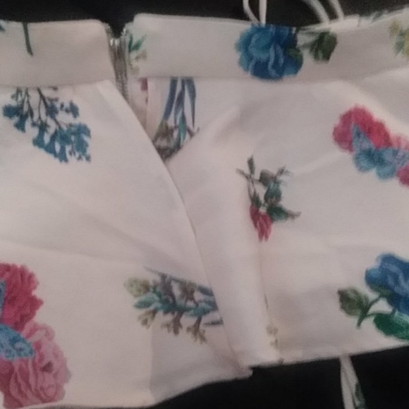 NWT Revolve Endless Rose Halter Crop Top - Picture 6 of 9